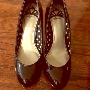Fergicious black patent pumps